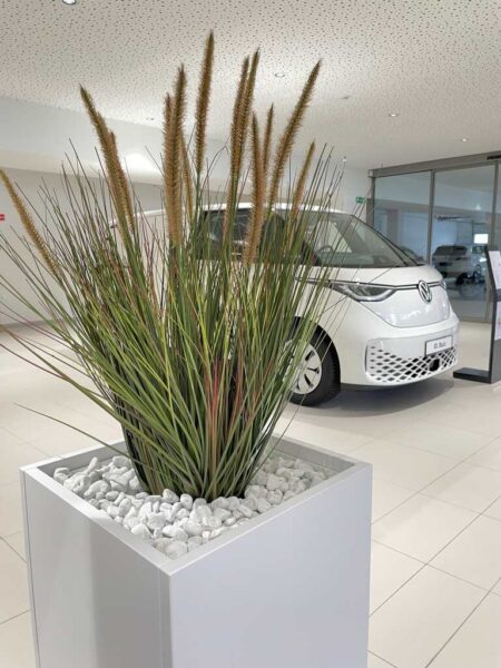 Umetne trave - umetna trava perjanka 85 cm v salonu vozil(1)