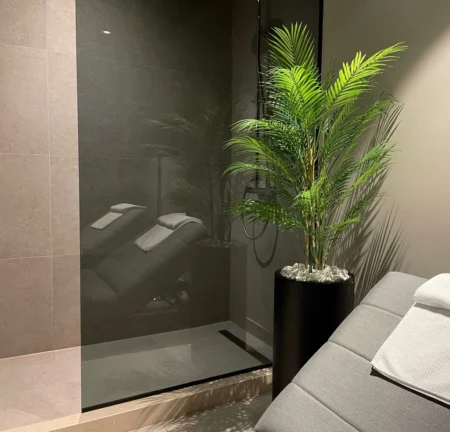 Umetna palma Kamadorea 120 - Charm črne barve