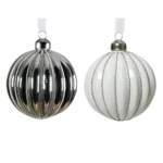 Stekleni okrasek srebrni in bel d8cm