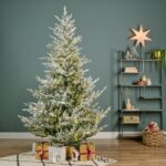 Umetna jelka Norway 210 cm z LED lučkami norway umetne jelke - zasnežena v prostoru