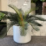 Eleganten okrasni lonec Helij 28x24 cm iz fiberglassa, mat bela barva, idealen za sobne in umetne rastline, notranjo in zunanjo uporabo.