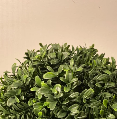 Umetni pušpan 33 cm UV krogla